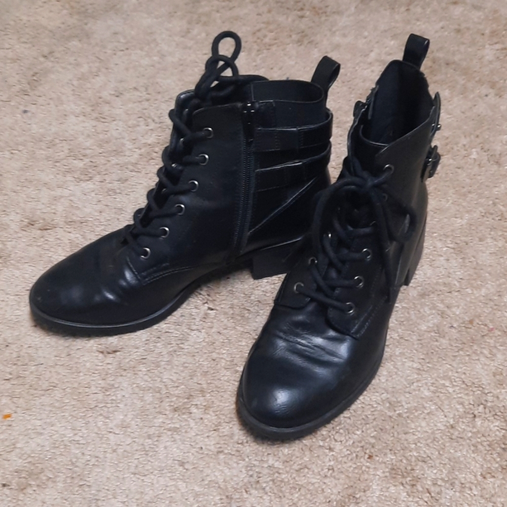 Black boots size 7 kelly and katie
